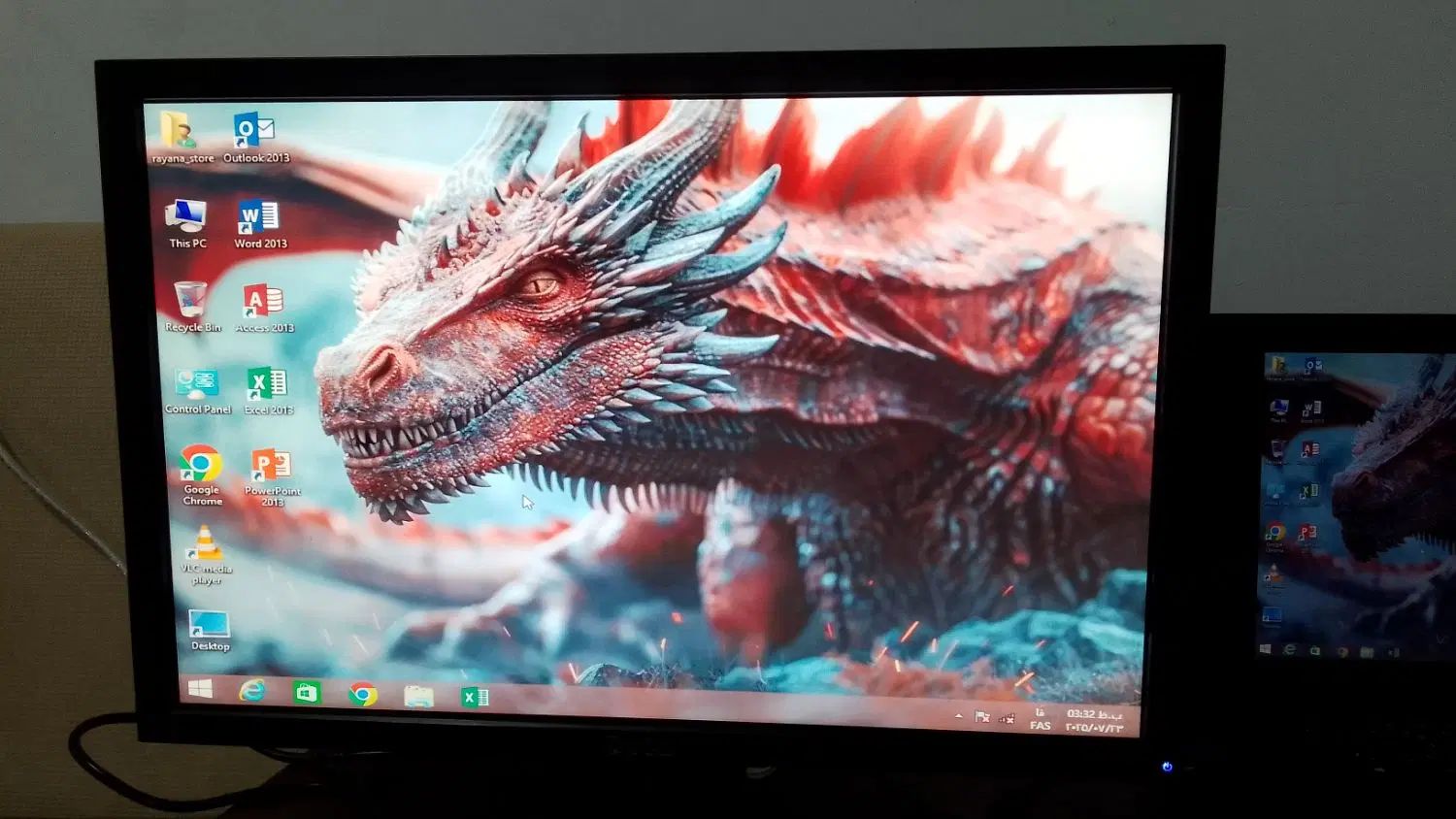 مانیتور کامپیوتر بهمراه تبدیل HDMI|قطعات و لوازم جانبی رایانه|مشهد, کشف|دیوار