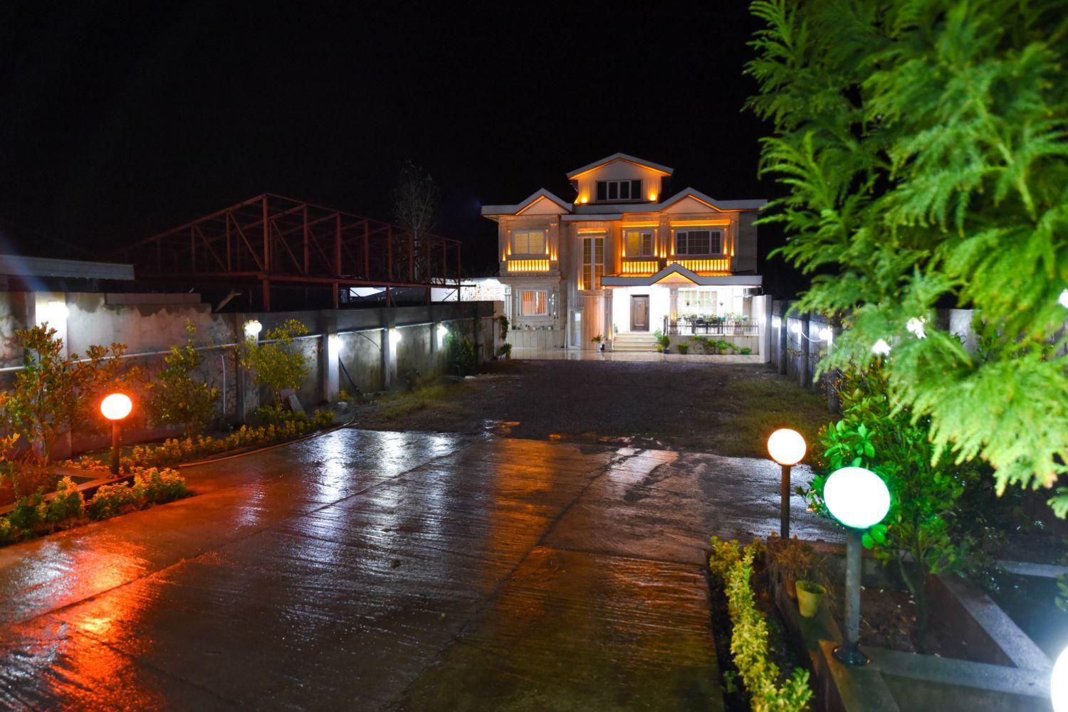 ویلا باغ ۴ خواب استخردار با جکوزی در بندرانزلی|اجارهٔ کوتاهمدت ویلا و باغ|بندر انزلی, چهارفریضه|دیوار