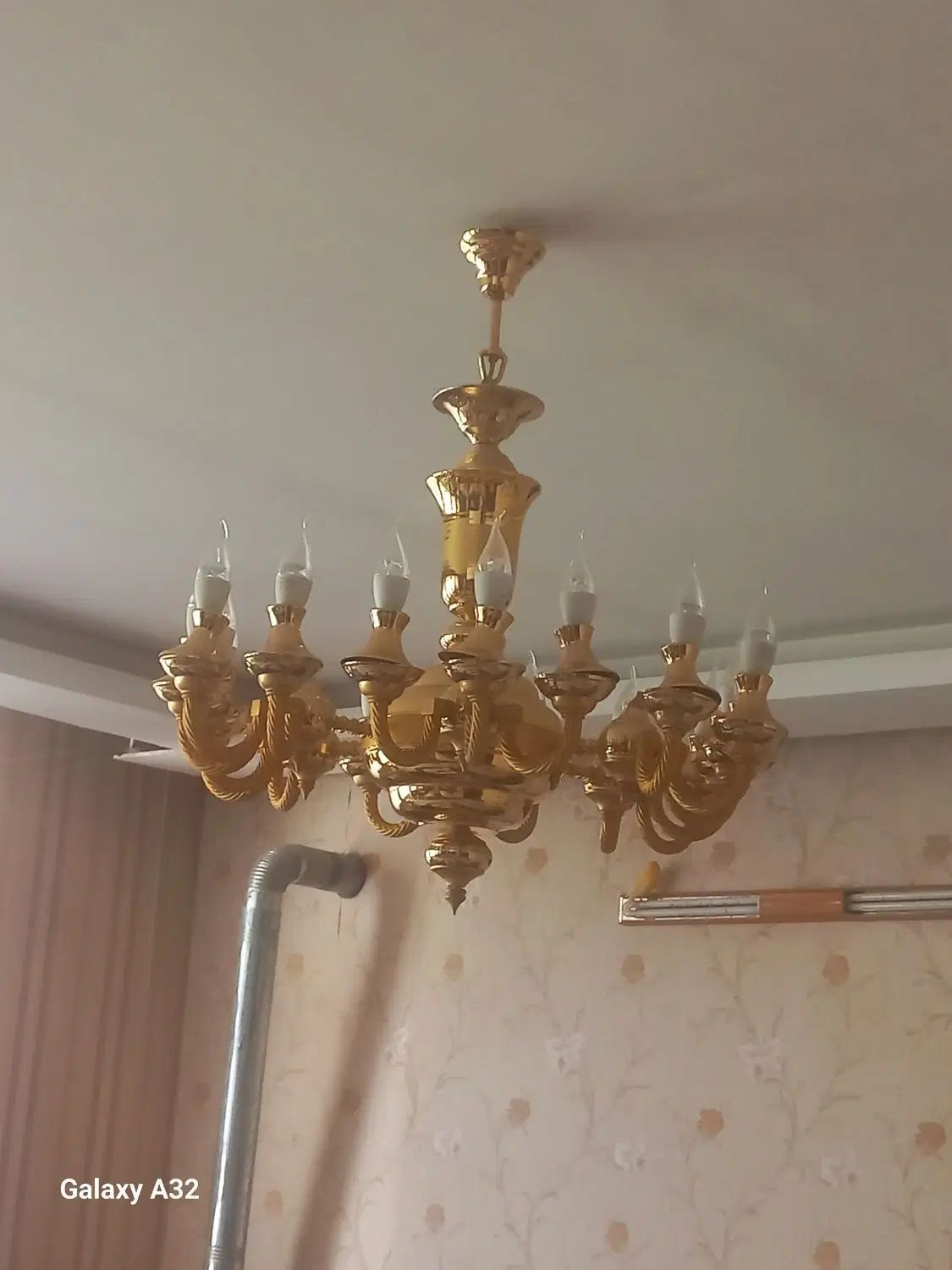 لوستر ۱۸ شاخه برنز بسیار نو و شکیل ، آب طلا|لوستر و چراغ آویز|اصفهان, خانه اصفهان|دیوار