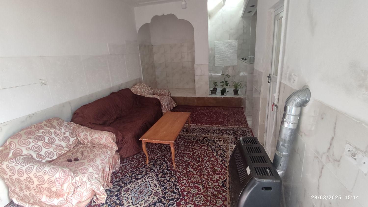 منزل حیاط دارمبله شیک برای اجاره‌ی روزانه ساعتی|اجارهٔ کوتاه‌مدت آپارتمان و سوئیت|شیراز, کوی طلاب|دیوار