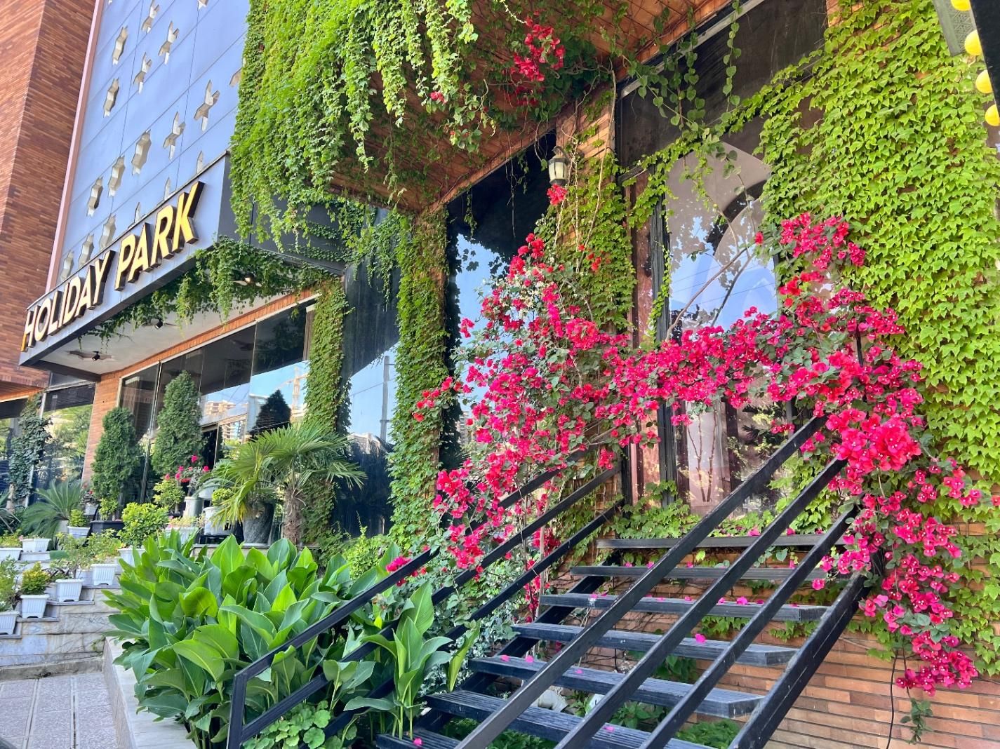 استخدام خدماتی در هتل(با خوابگاه و۳وعده غذا)|استخدام سرایداری و نظافت|چالوس, |دیوار