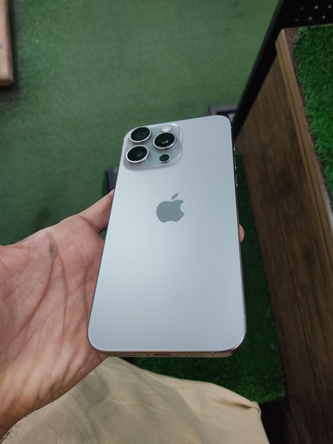 اپل iPhone 15 Pro Max با حافظهٔ ۲۵۶ گیگابایت|موبایل|بندرعباس, |دیوار