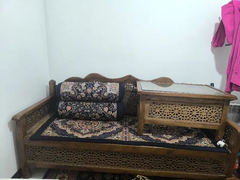 تخت سنتی با میز عسلی|مبلمان خانگی و میز عسلی|اصفهان, سلطان‌آباد|دیوار