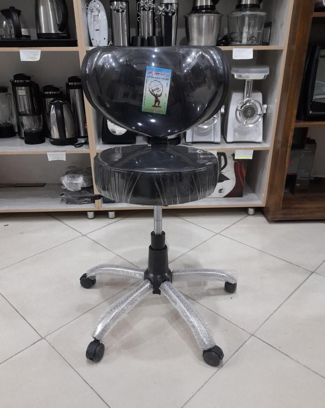 صندلی تابوره استادکار آرایشگاه ناخن * اثاث مارکت|آرایشگاه و سالنهای زیبایی|سیرجان, |دیوار