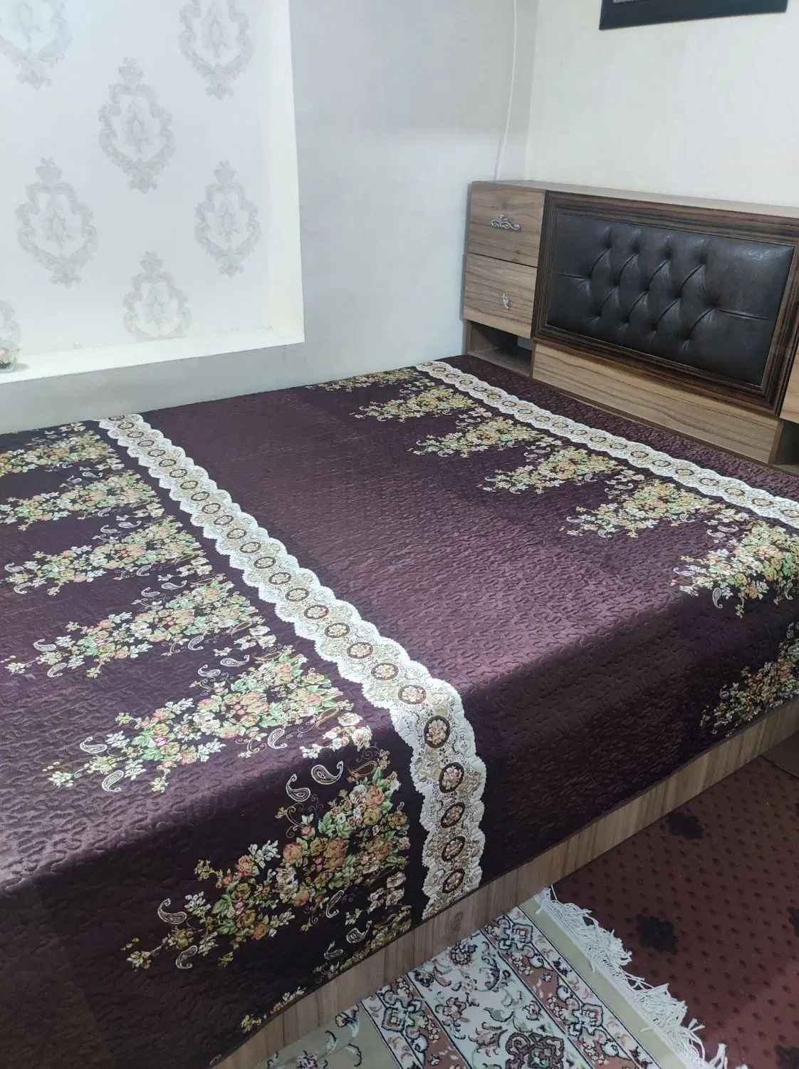 تخت دونفره چک دار بسیار تمیز سالم کلی جا داره|تخت و سرویس خواب|مشهد, یوسفیه (شهرک غرب)|دیوار
