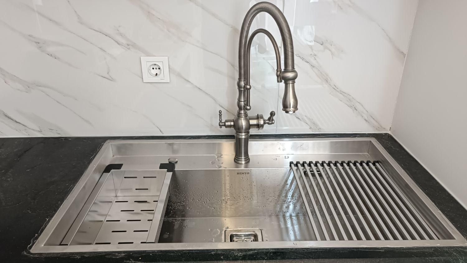 لوله کشی آب وفاضلاب نصب شیر آلات بهداشتی نشت یابی|خدمات پیشه و مهارت|تبریز, |دیوار