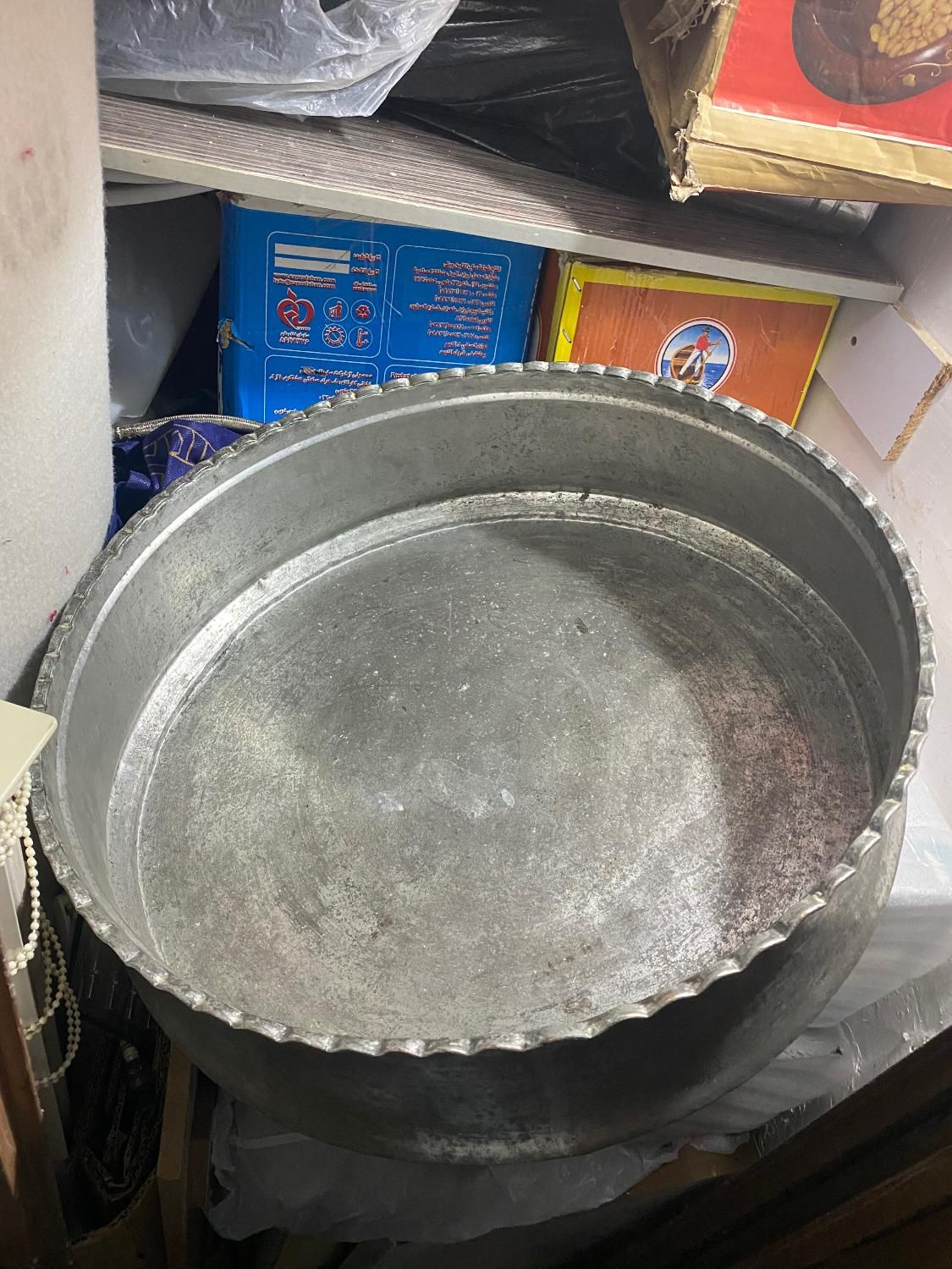 تشت مسی قدیمی|کلکسیون اشیاء عتیقه|اندیشه, اندیشه فاز ۱|دیوار