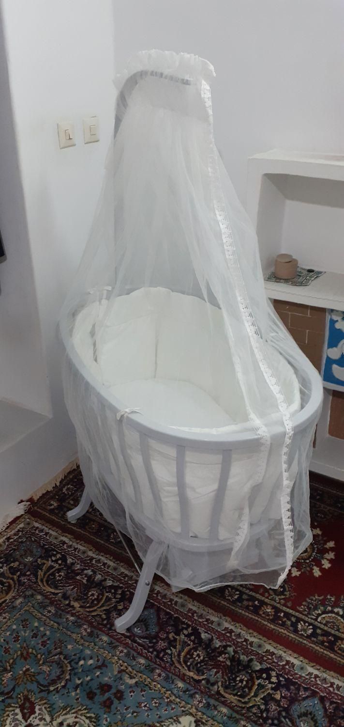 تخت چوبی نوزادی|تخت و صندلی بچه|لنگرود, |دیوار