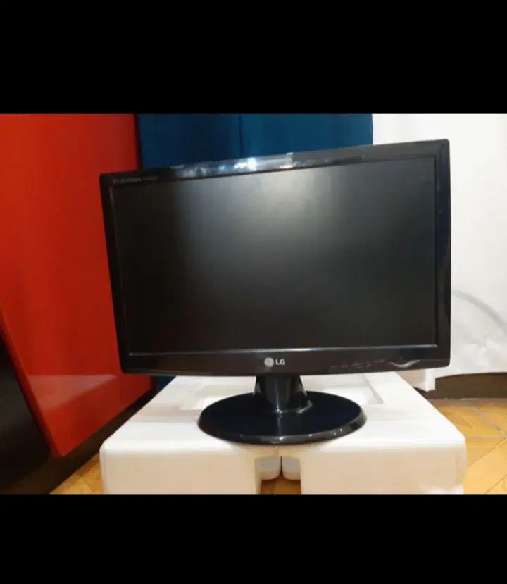 مانیتور ۱۹ اینچ ال جی 19 LG|قطعات و لوازم جانبی رایانه|تهران, کیانشهر|دیوار