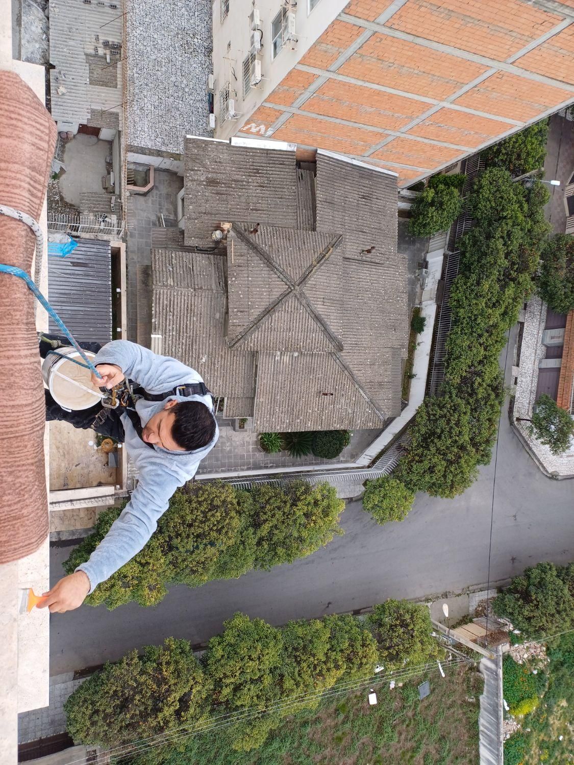 اب بندی در ارتفاع ساختمان سنگ سیمان با عایق رطوبت|خدمات پیشه و مهارت|چالوس, |دیوار