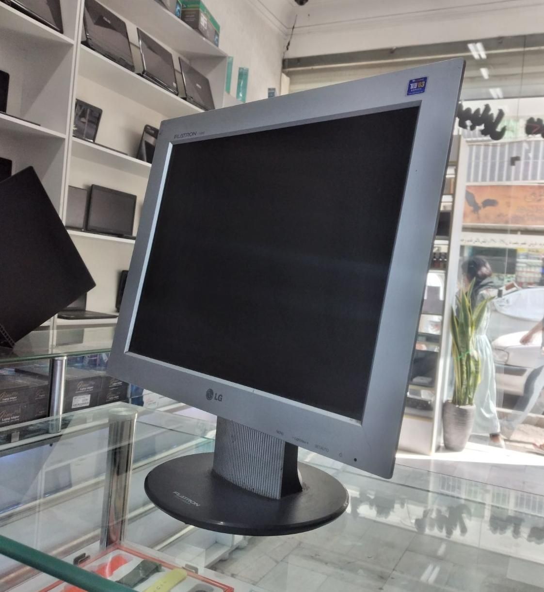 مانیتور ۱۵ اینچ LG LCD FLATRON L1530S|قطعات و لوازم جانبی رایانه|تهران, نازی‌آباد|دیوار