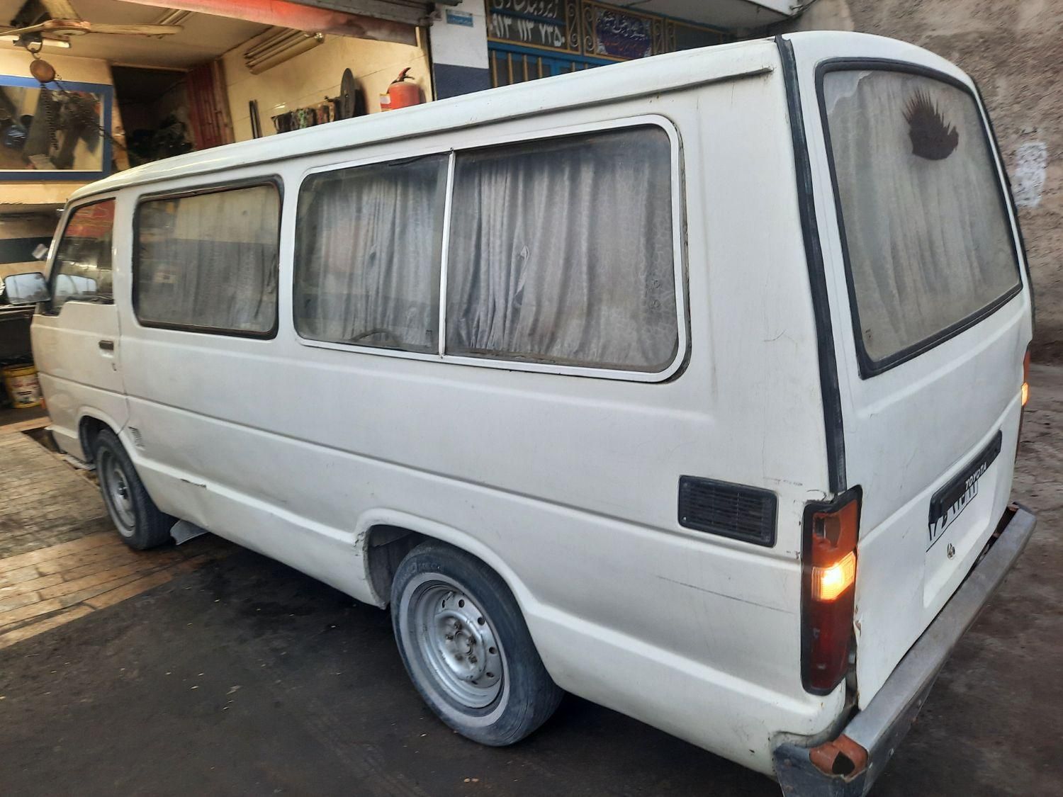 ون تویوتا هایس مدل۸۳ میلادی|خودرو سواری و وانت|اصفهان, باغ فدک|دیوار