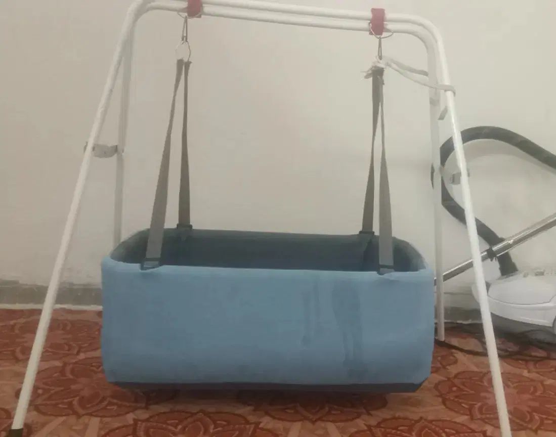 گهواره|تخت و صندلی بچه|کرج, خرمدشت|دیوار