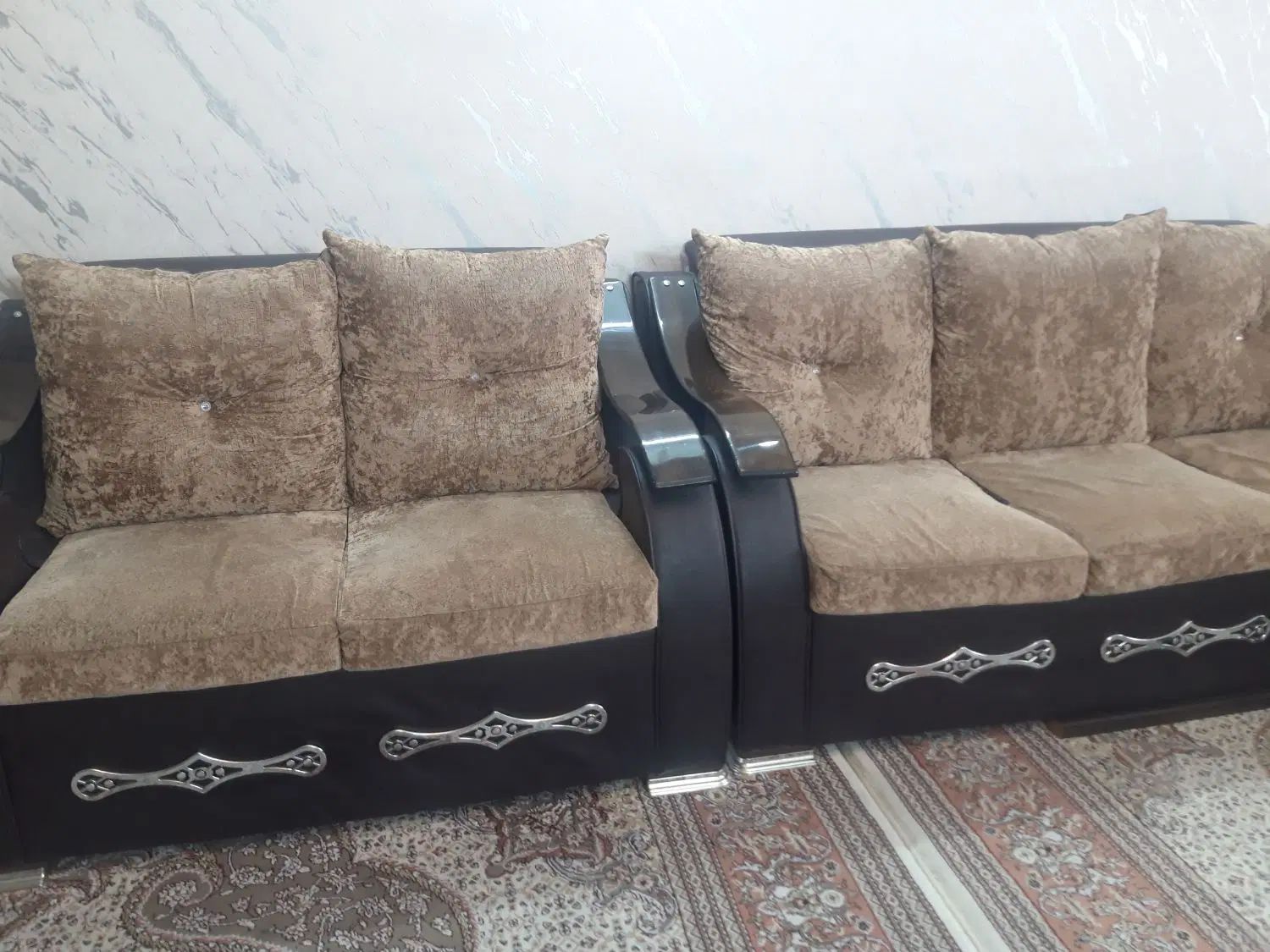 مبل ۷نفره راحتی چرم و مخل با میز اصلی|مبلمان خانگی و میز عسلی|مشهد, حجاب (شهرک غرب)|دیوار