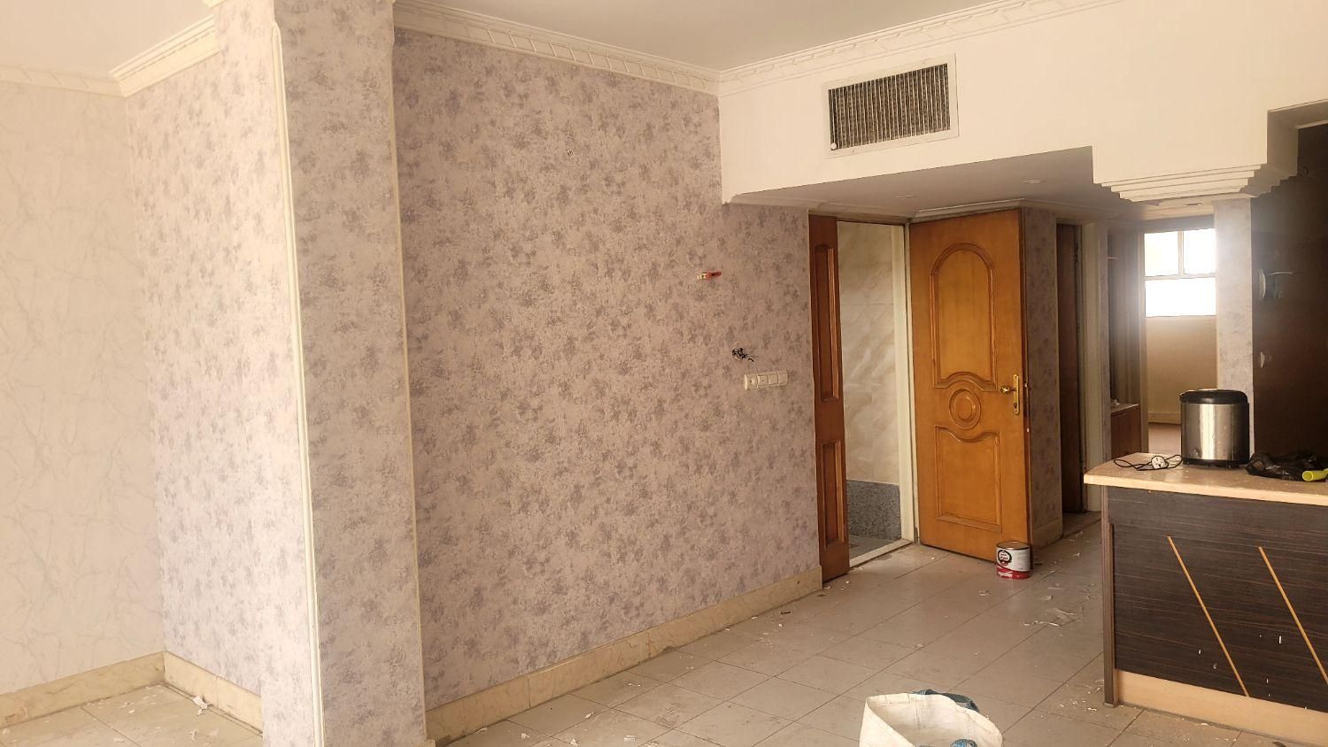 نصب کاغذ دیواری و پوستر|خدمات پیشه و مهارت|اصفهان, شاهد|دیوار