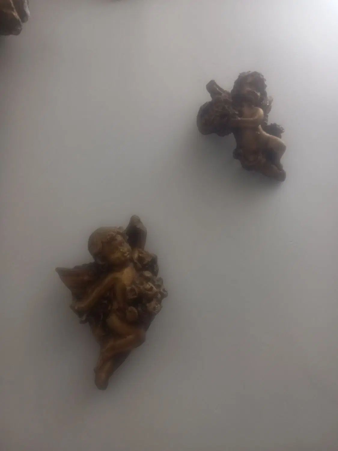 مجسمه بالماسکه و ۳ عدد مجسمه فرشته کوچیک|مجسمه، تندیس، ماکت|مشهد, مصلی (کارمندان اول)|دیوار