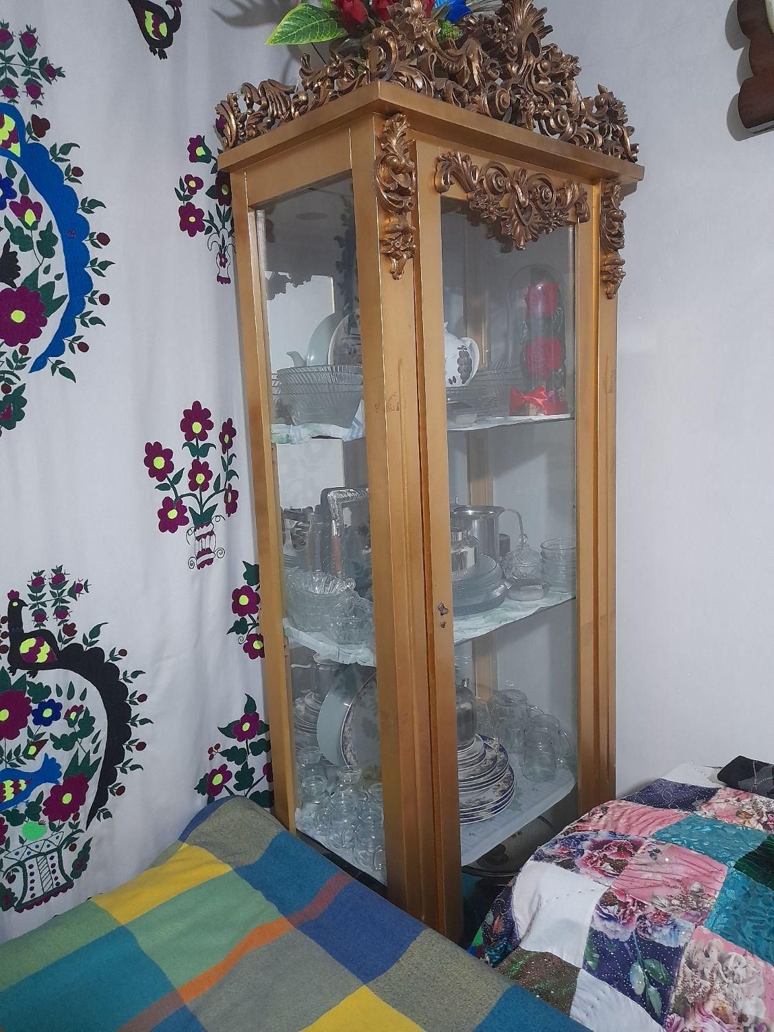 ویترین طلایی و مشکی|بوفه، ویترین، کنسول|تهران, مبارک‌آباد بهشتی|دیوار