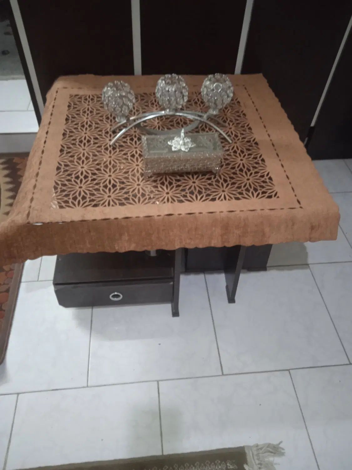 مبل راحتی ۷نفره با میز وسط|مبلمان خانگی و میز عسلی|اصفهان, ملک‌شهر|دیوار