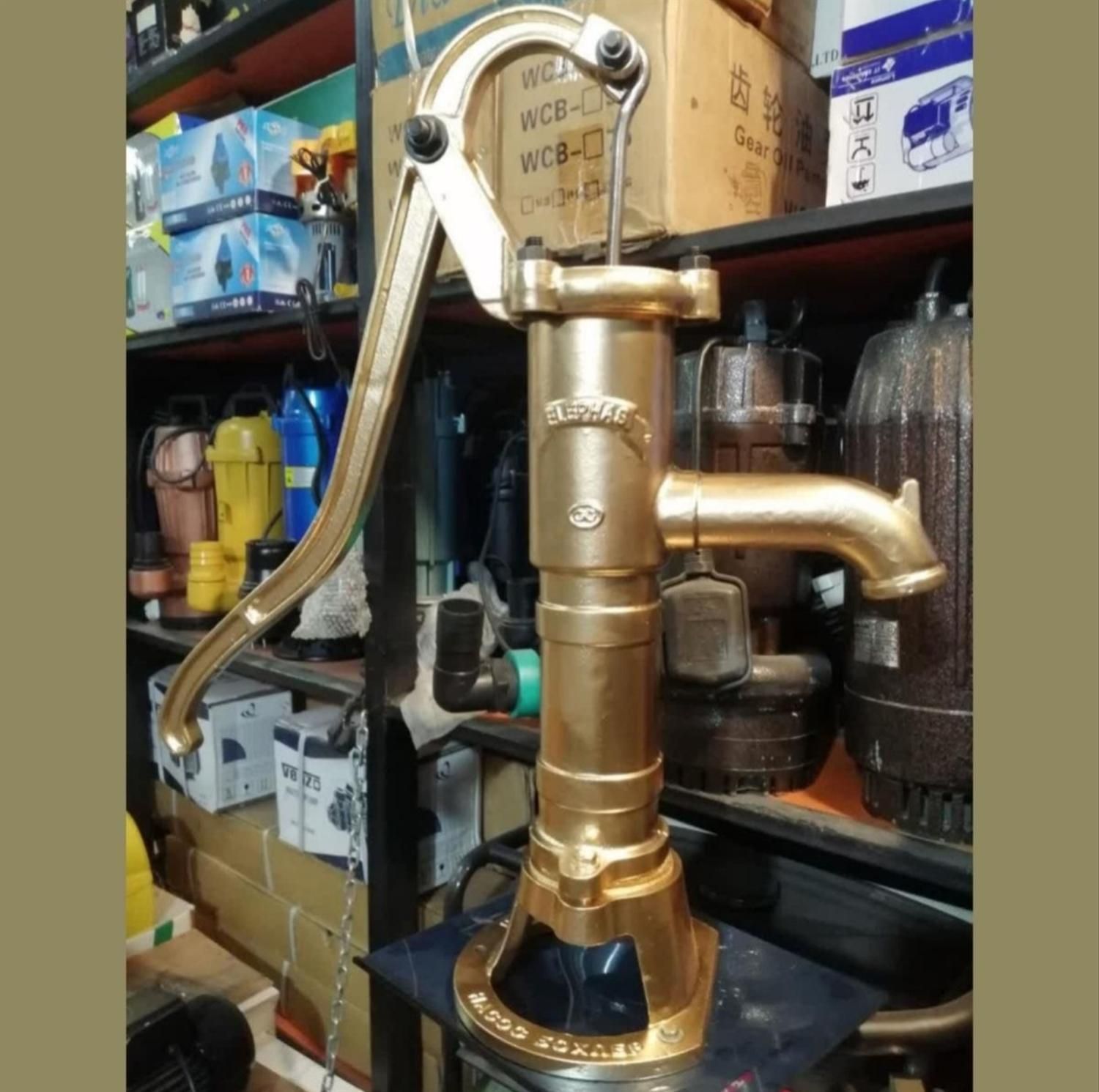 تلمبه آب قدیمی و پمپ آب|مصالح و تجهیزات ساختمان|رشت, معلم|دیوار