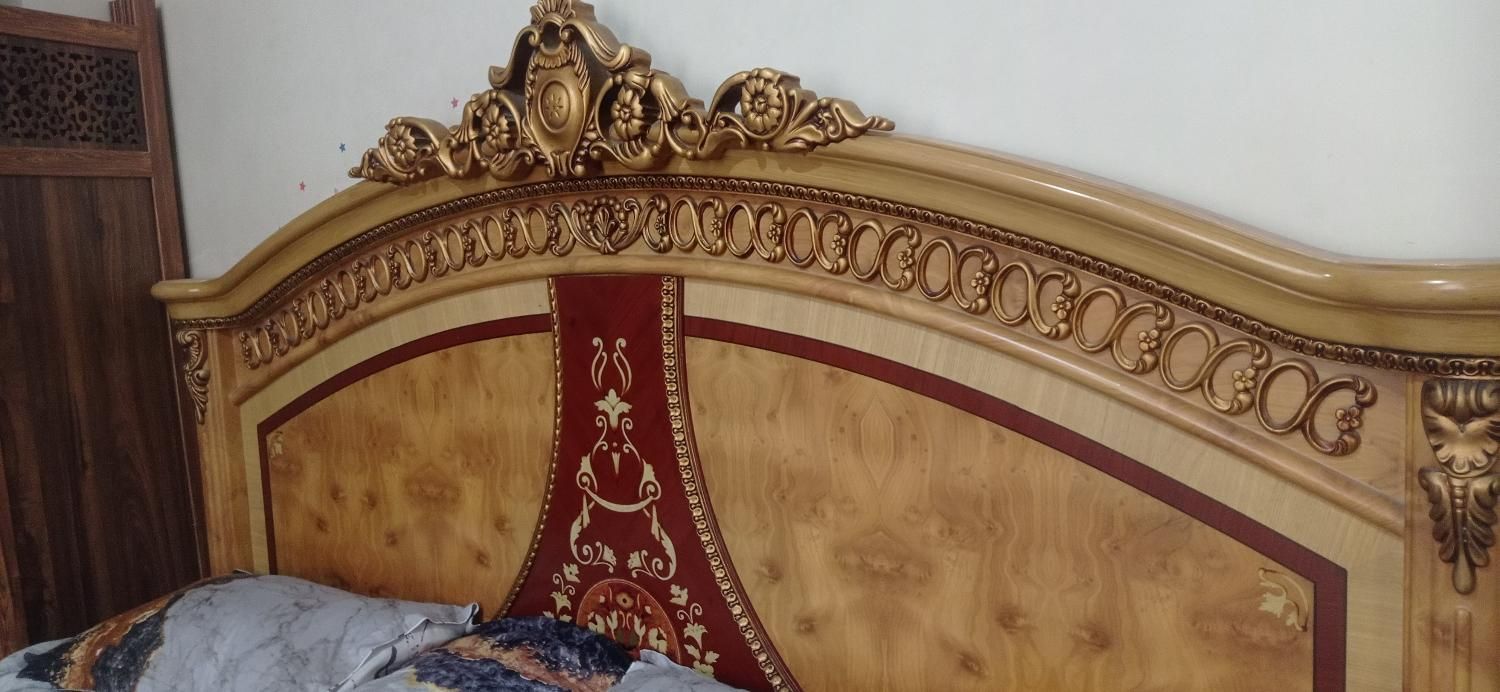 تخت سلطنتی ایتالیایی + میز کنسول و آینه+ دو پاتختی|تخت و سرویس خواب|تهران, نصرت|دیوار