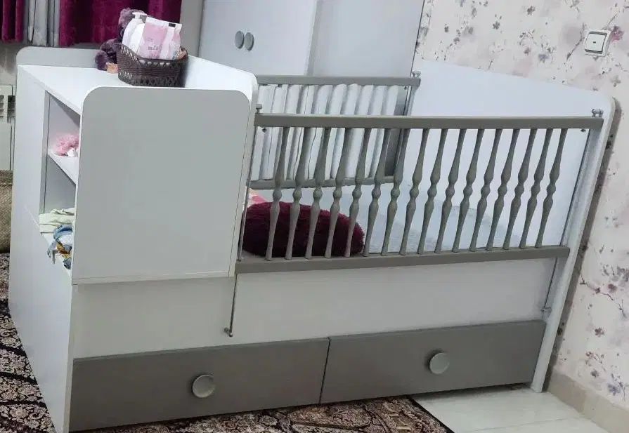 تخت کودک و نوجوان و نیمکت|تخت و صندلی بچه|اصفهان, جامی|دیوار