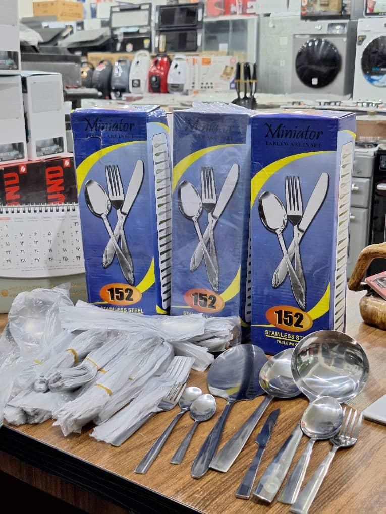 سرویس قاشق چنگال ۴۲ نفره تکمیل ۱۵۲ تیکه در گنجینه|ظروف سرو و پذیرایی|یاسوج, |دیوار