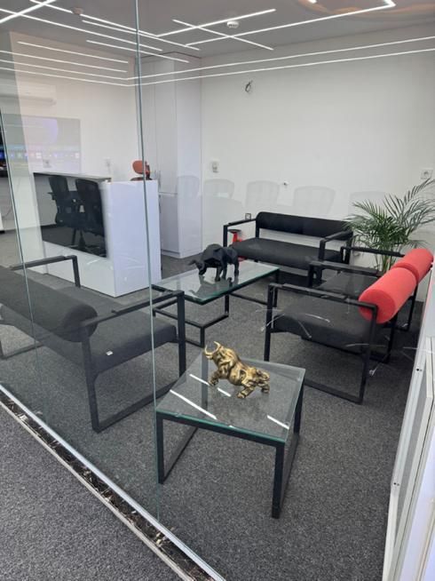 اجاره روزانه دفتر کار ۴۰متری در قدوسی غربی|اجارهٔ کوتاهمدت دفتر کار و فضای آموزشی|شیراز, قدوسی غربی|دیوار