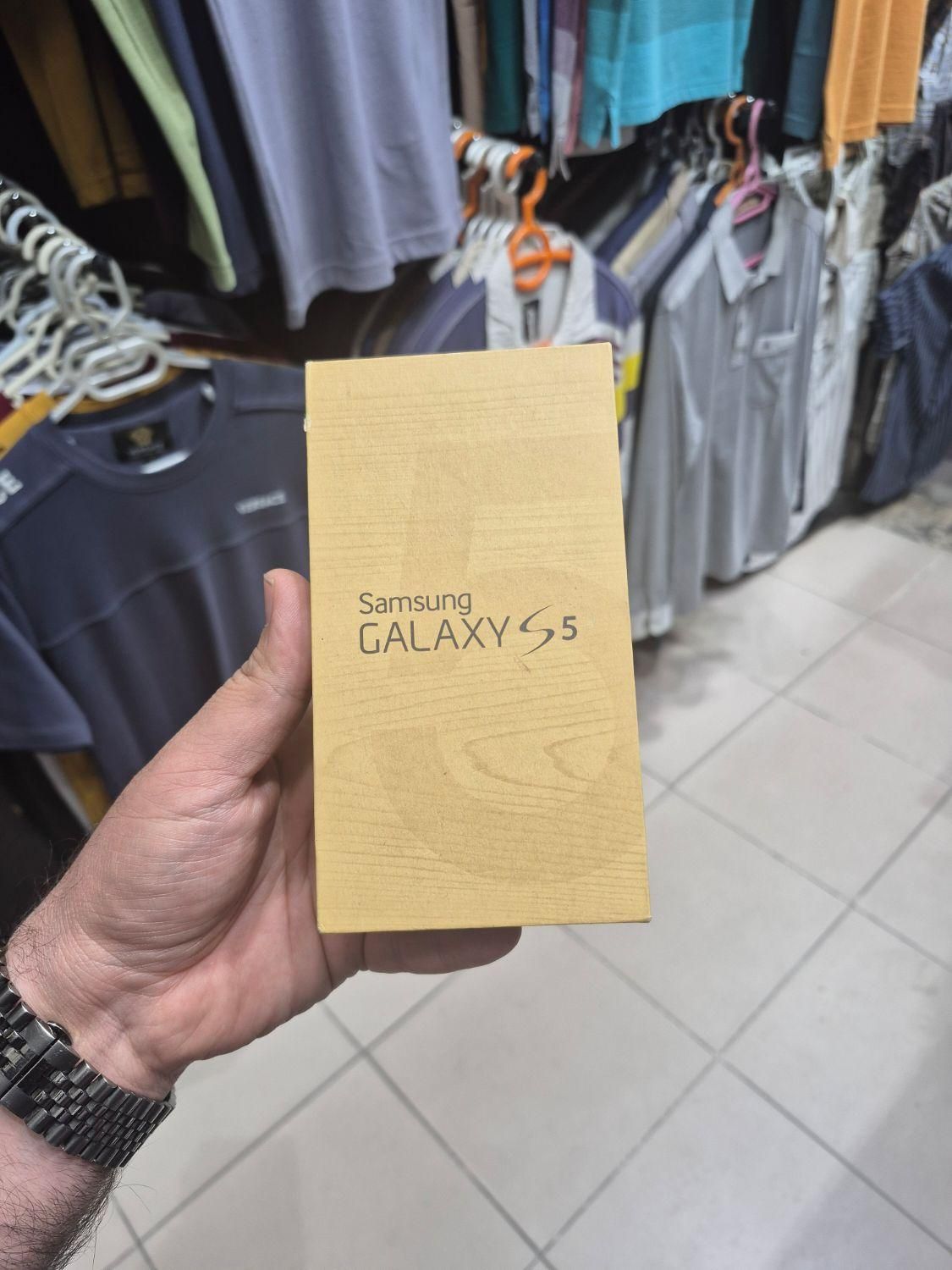 سامسونگ Galaxy S5 با حافظهٔ ۱۶ گیگابایت|موبایل|شیراز, شاهچراغ|دیوار