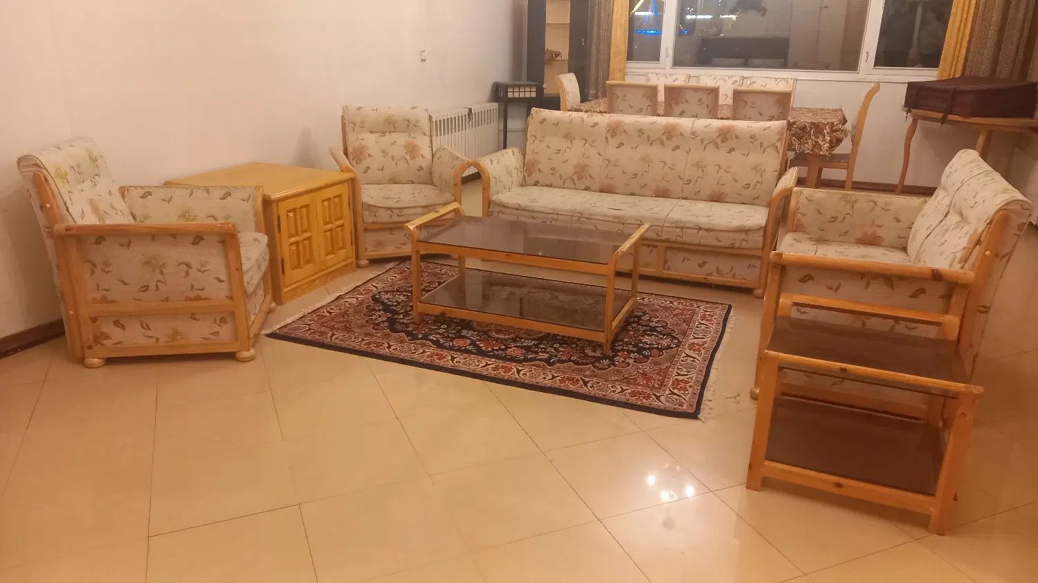 فروش یک دست میز غذاخوری ۸ نفره و مبل راحتی ۷ نفره|مبلمان خانگی و میز عسلی|همدان, |دیوار
