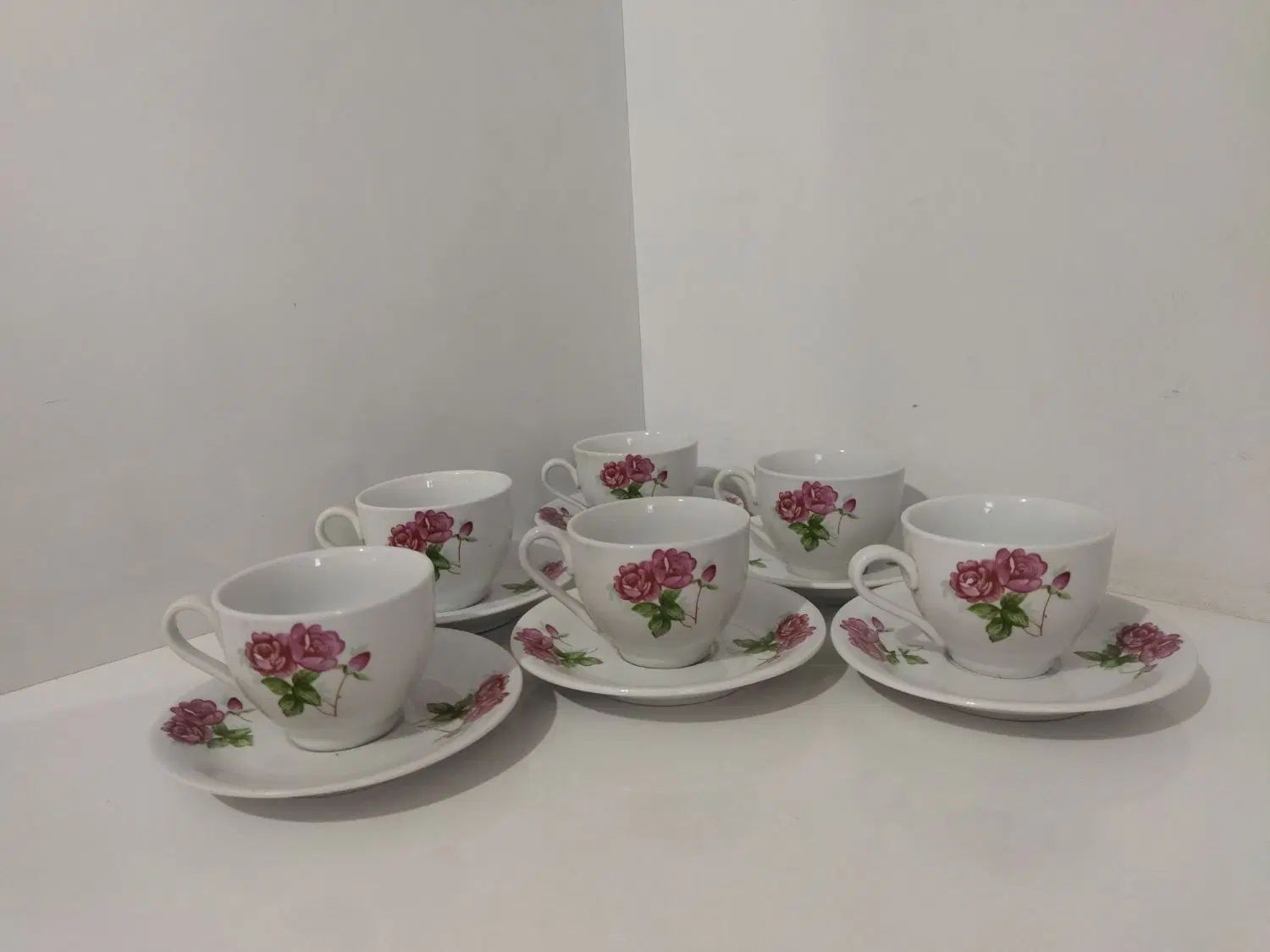سینی قدیمی..میوه خوری..فنجان و نعلبکی گل سرخ|ظروف سرو و پذیرایی|نیشابور, امام خمینی|دیوار
