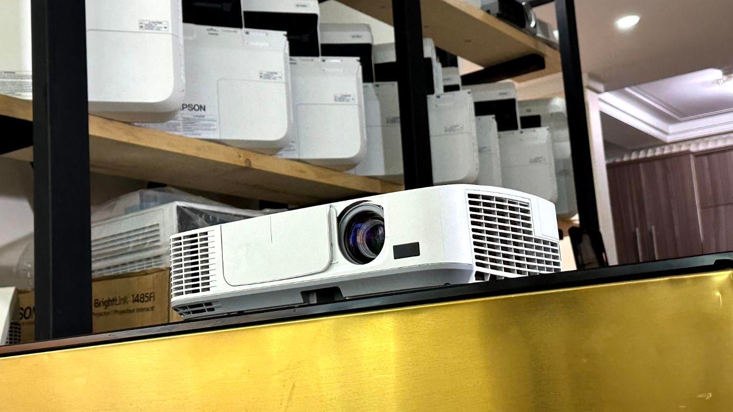 ویدئوپروژکتورهای اپسون پرو ال ۱۲۰۰|تلویزیون و پروژکتور|همدان, |دیوار