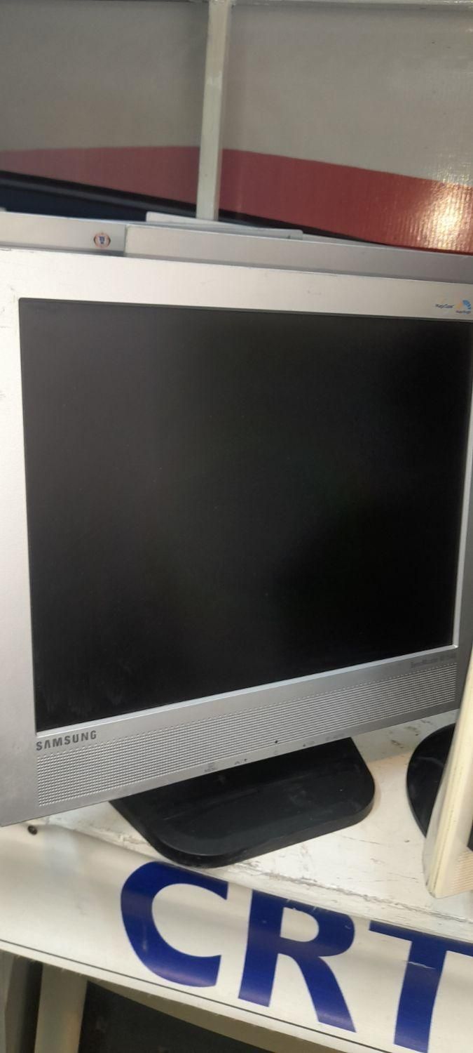 مانیتور ۱۵ اینچ lcd|قطعات و لوازم جانبی رایانه|اصفهان, مصلی|دیوار
