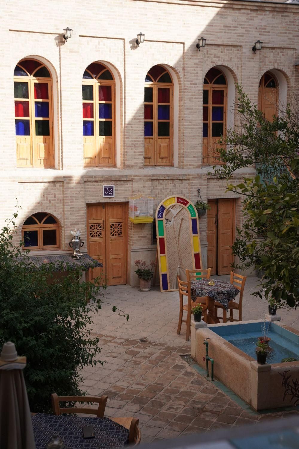 اقامتگاه سنتی خانه همای با شرایط ویژه|اجارهٔ کوتاهمدت آپارتمان و سوئیت|شیراز, سیاه سنگ|دیوار