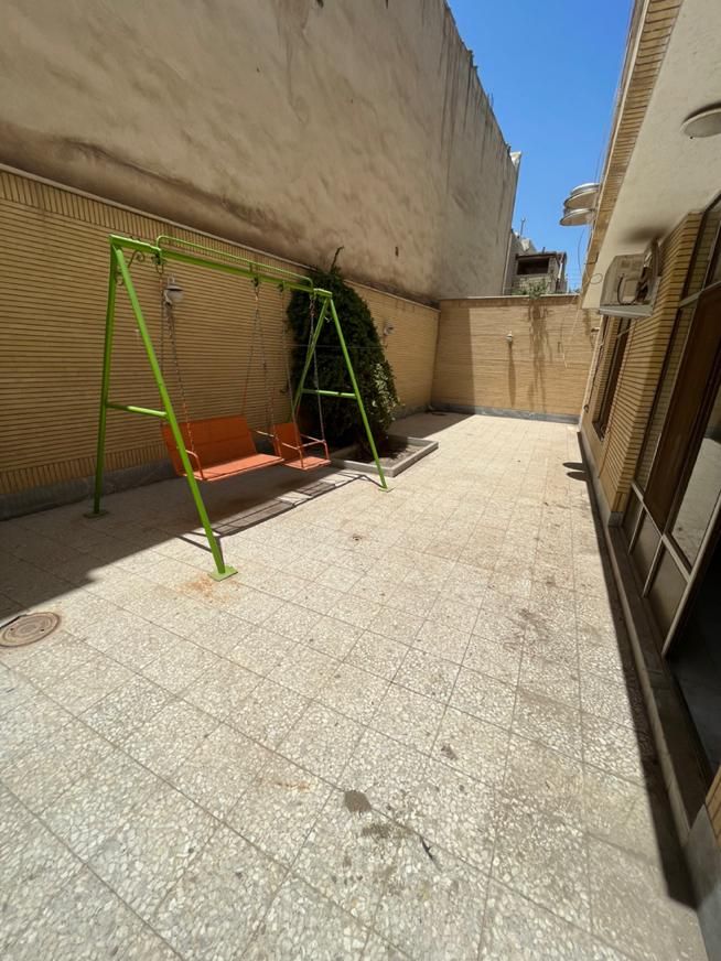 آپارتمان ۱۳۰ متری ۳ خوابه همکف با۷۰مترحیاط اختصاصی|فروش آپارتمان|اصفهان, حسین‌آباد|دیوار