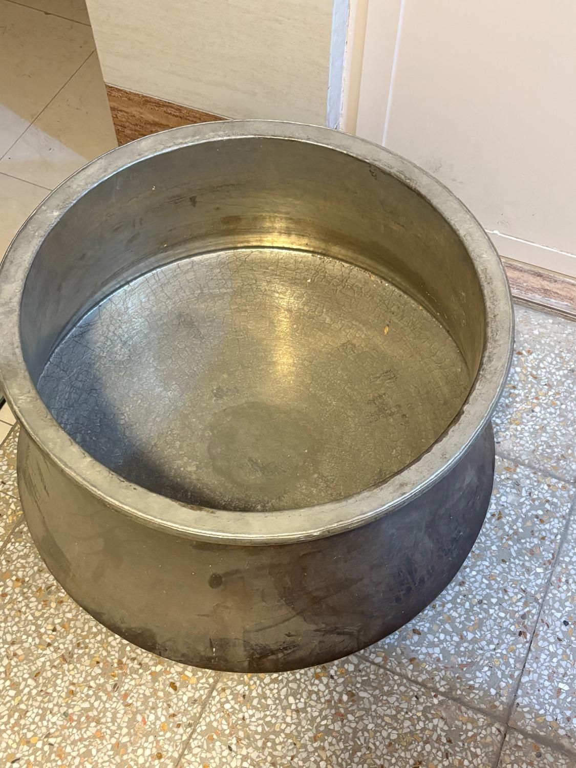 دیگ مسی قدیمی|ظروف پخت‌وپز|اصفهان, جلفا|دیوار