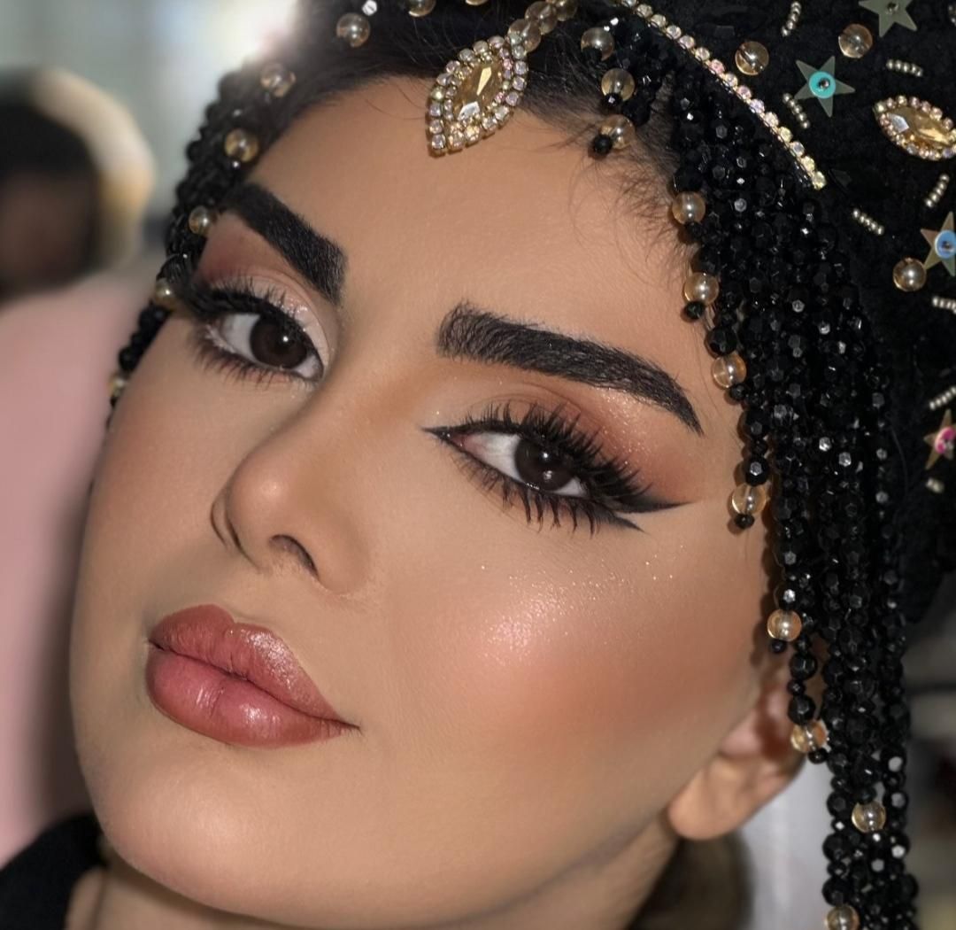 انجام میکاپ تخصصی و اموزش خودآرایی و دگر ارایی|خدمات آموزشی|اراک, |دیوار