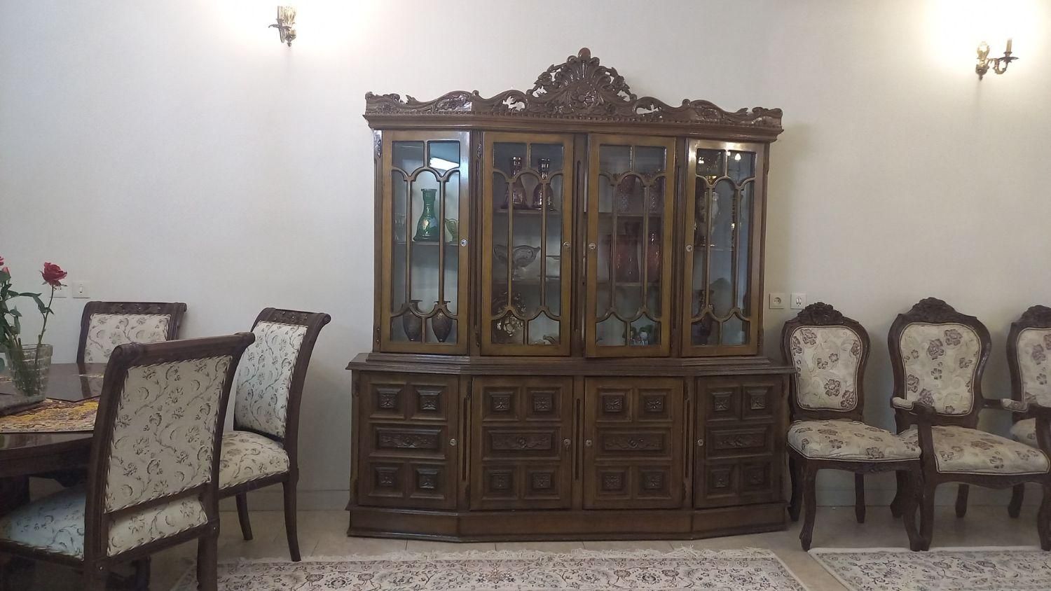 بوفه ( ویترین ) چوبی گردو با طراحی خاص|بوفه، ویترین، کنسول|اصفهان, شهشهان|دیوار