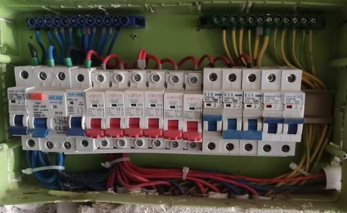 صفر تا صد برقکاری ساختمان و رفع اتصالی تابلو برق|خدمات پیشه و مهارت|شیراز, کاراندیش|دیوار