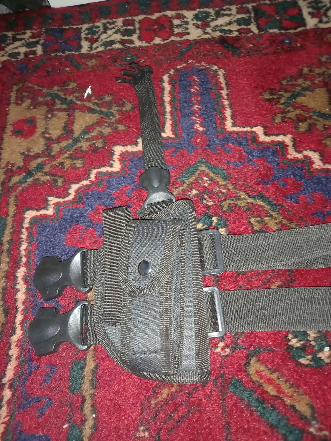 جلد و غلاف کلت یا تونفا به همراه جای خشاب چراغ قوه|کوهنوردی و کمپینگ|پرند, فاز ۵|دیوار