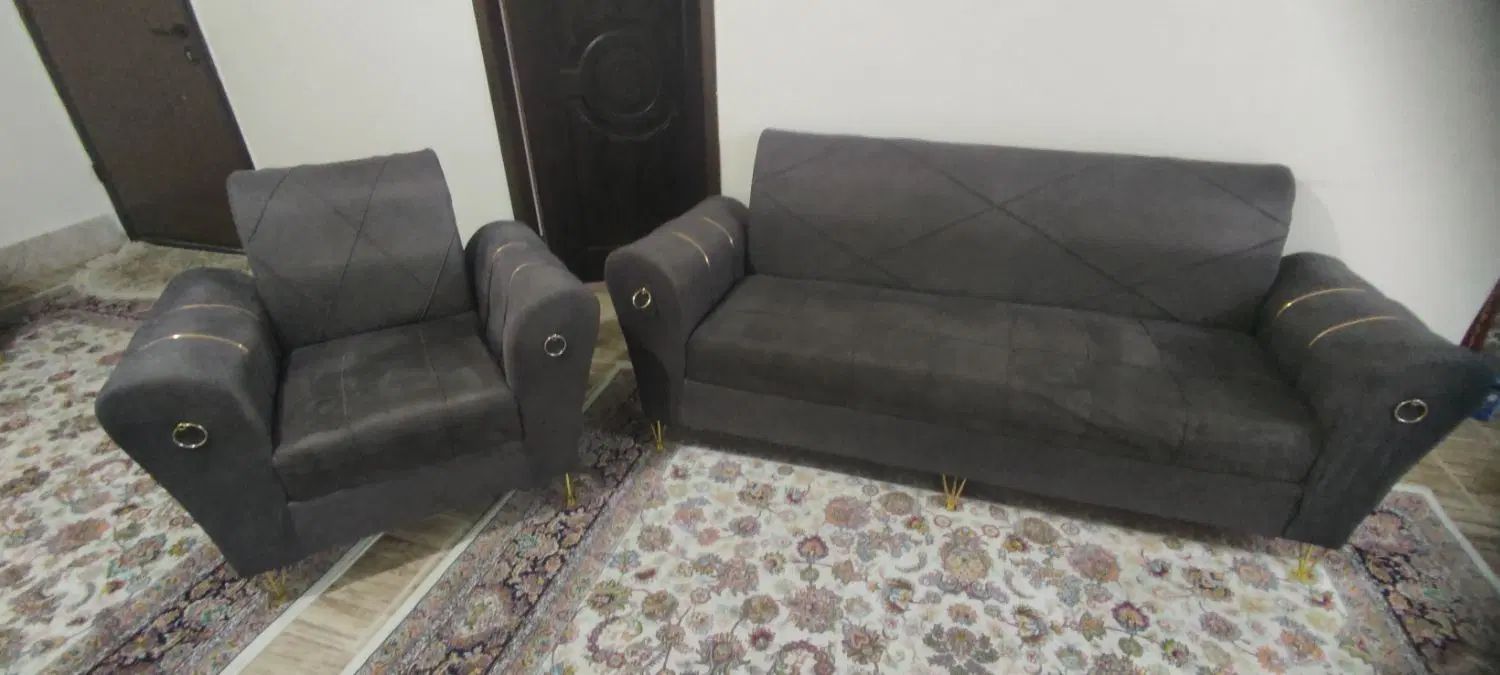 مبل ۴ نفره سالم و بسیار تمیز|مبلمان خانگی و میز عسلی|مشهد, بهارستان|دیوار