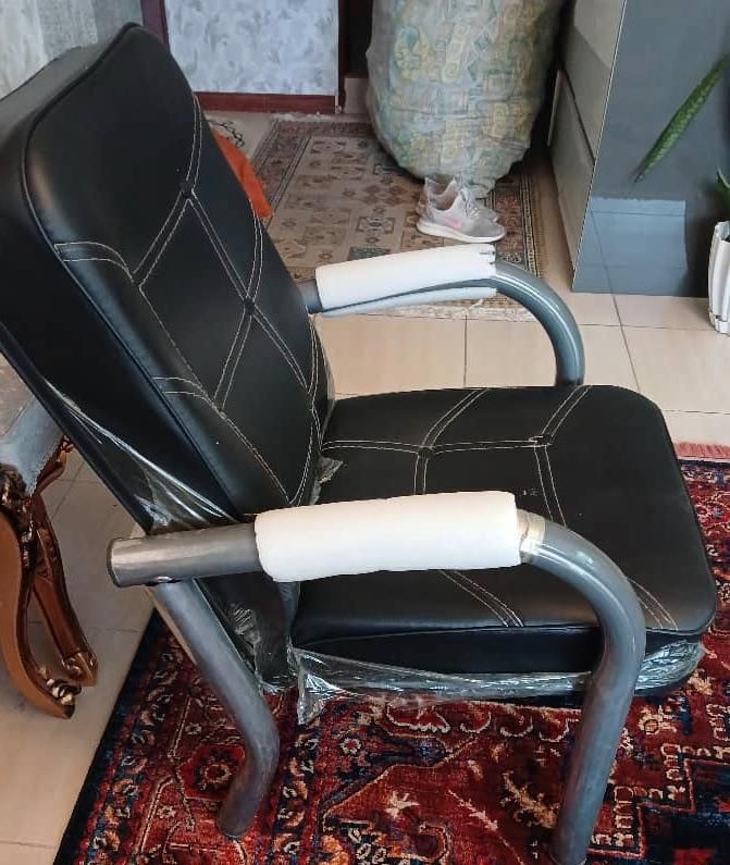 صندلی انتظار|دفتر کار|شهریار, کرد امیر|دیوار