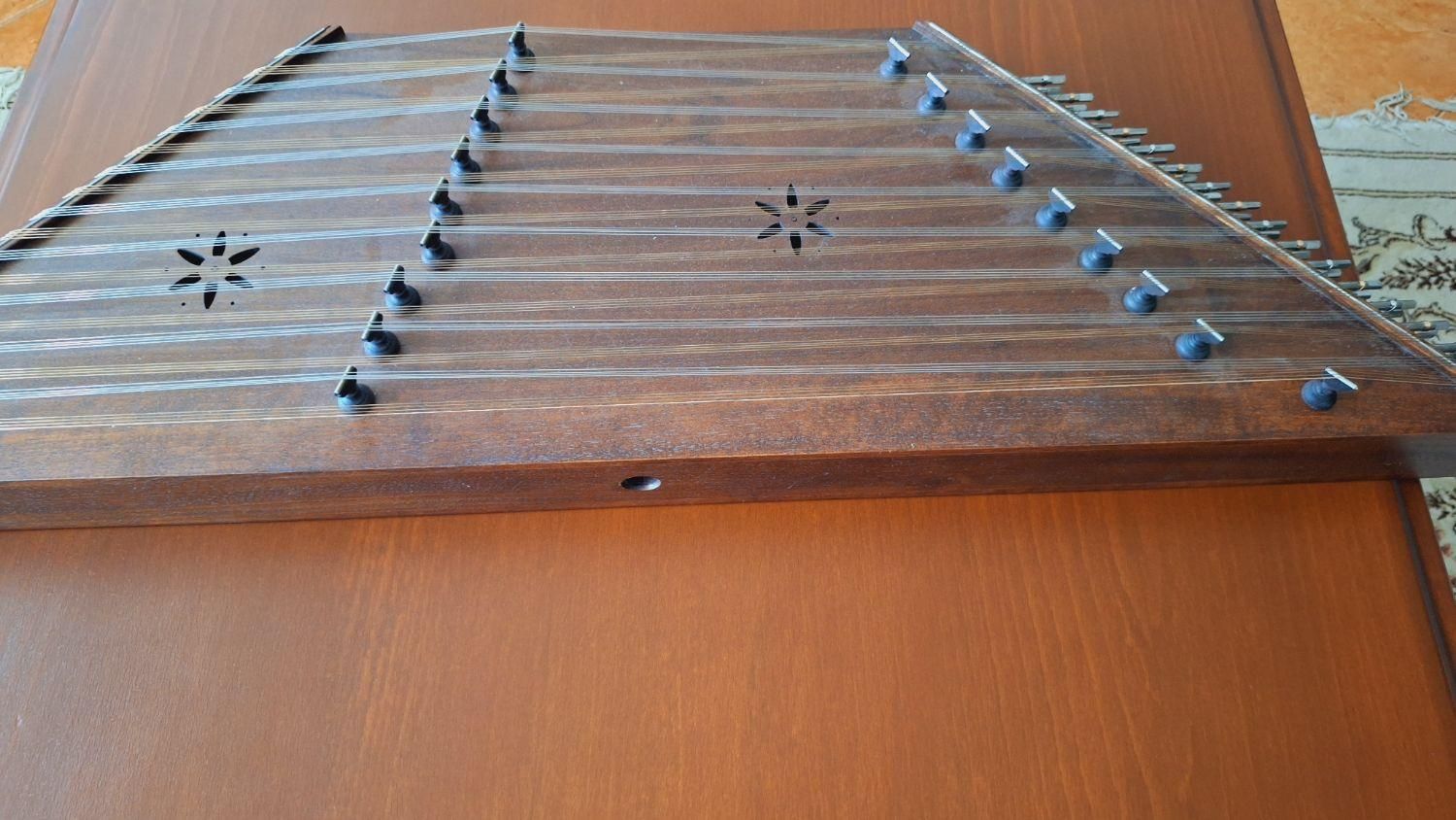 سنتور دومهر موسوی|سازهای سنتی|کرمان, |دیوار
