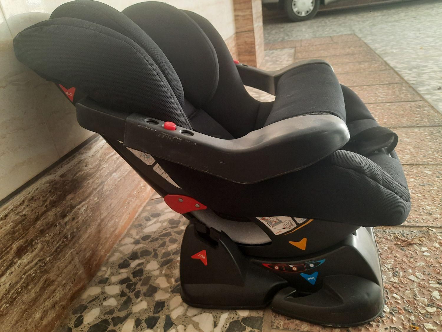 صندلی کودک راحت و خوش رنگ|کالسکه و لوازم جانبی|اصفهان, ملک‌شهر|دیوار