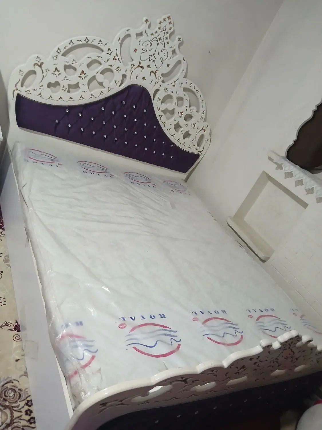 تخت خواب دونفر همرا اینه میز مبل راحتی 6عدد پشتی|حراج|رباط‌کریم, منجیل آباد|دیوار