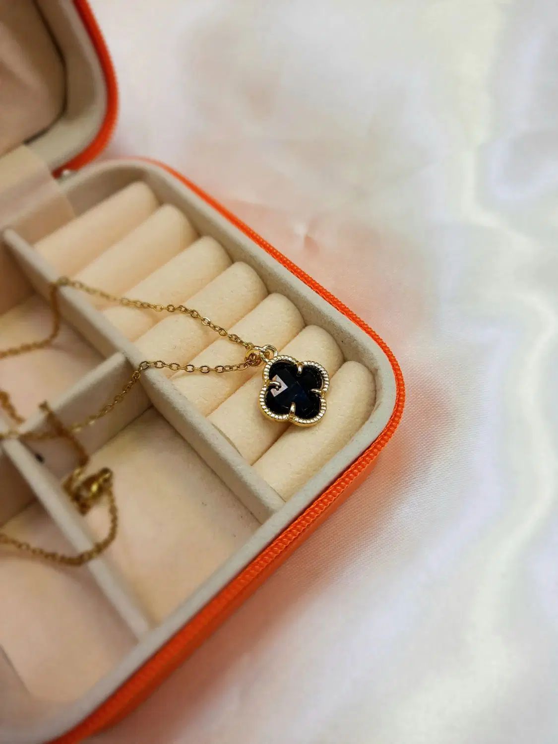 گردنبند ها فانتزی دارای طرح های مختلف بدلیجات|بدلیجات|قم, ارم|دیوار