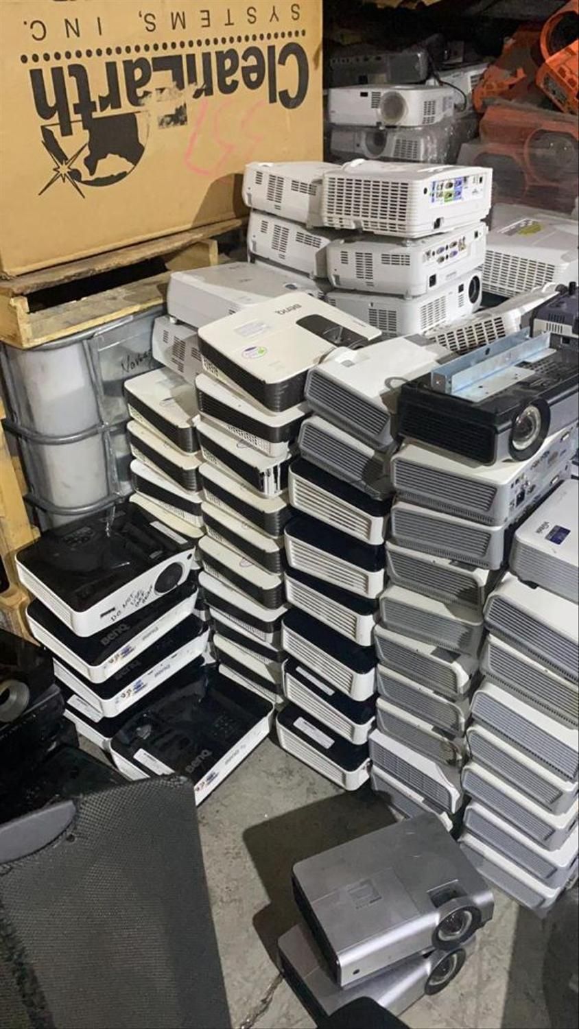 ویدئو پروژکتور و پروجکشن استوک گرید A|تلویزیون و پروژکتور|شیراز, ستارخان|دیوار