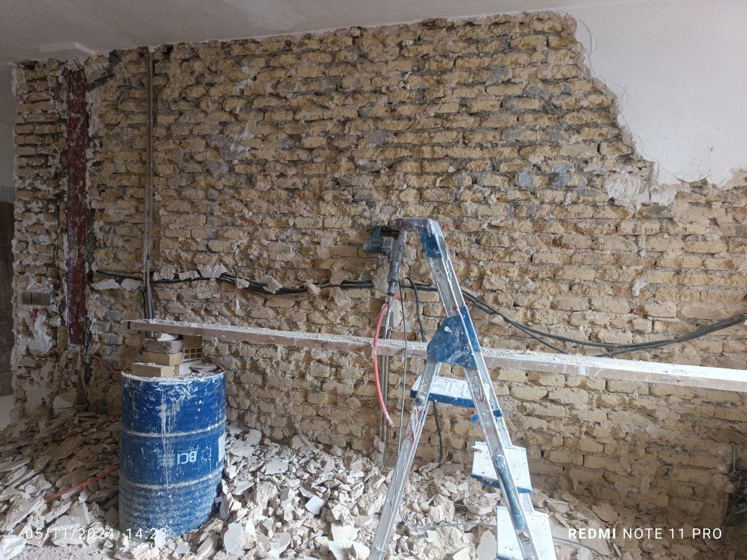 تخریب وخاک برداری کلی وجزیی|خدمات پیشه و مهارت|کرمانشاه, |دیوار