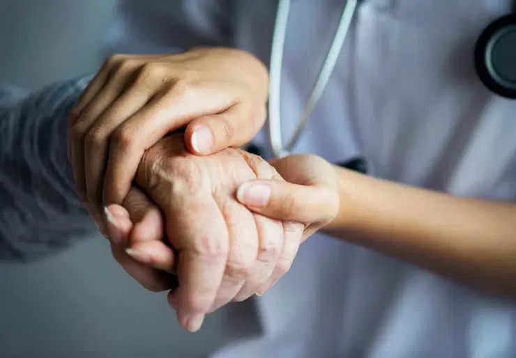 پرستار خانم جهت نگهداری از سالمند با محل سکونت|استخدام درمانی، زیبایی، بهداشتی|یزد, |دیوار