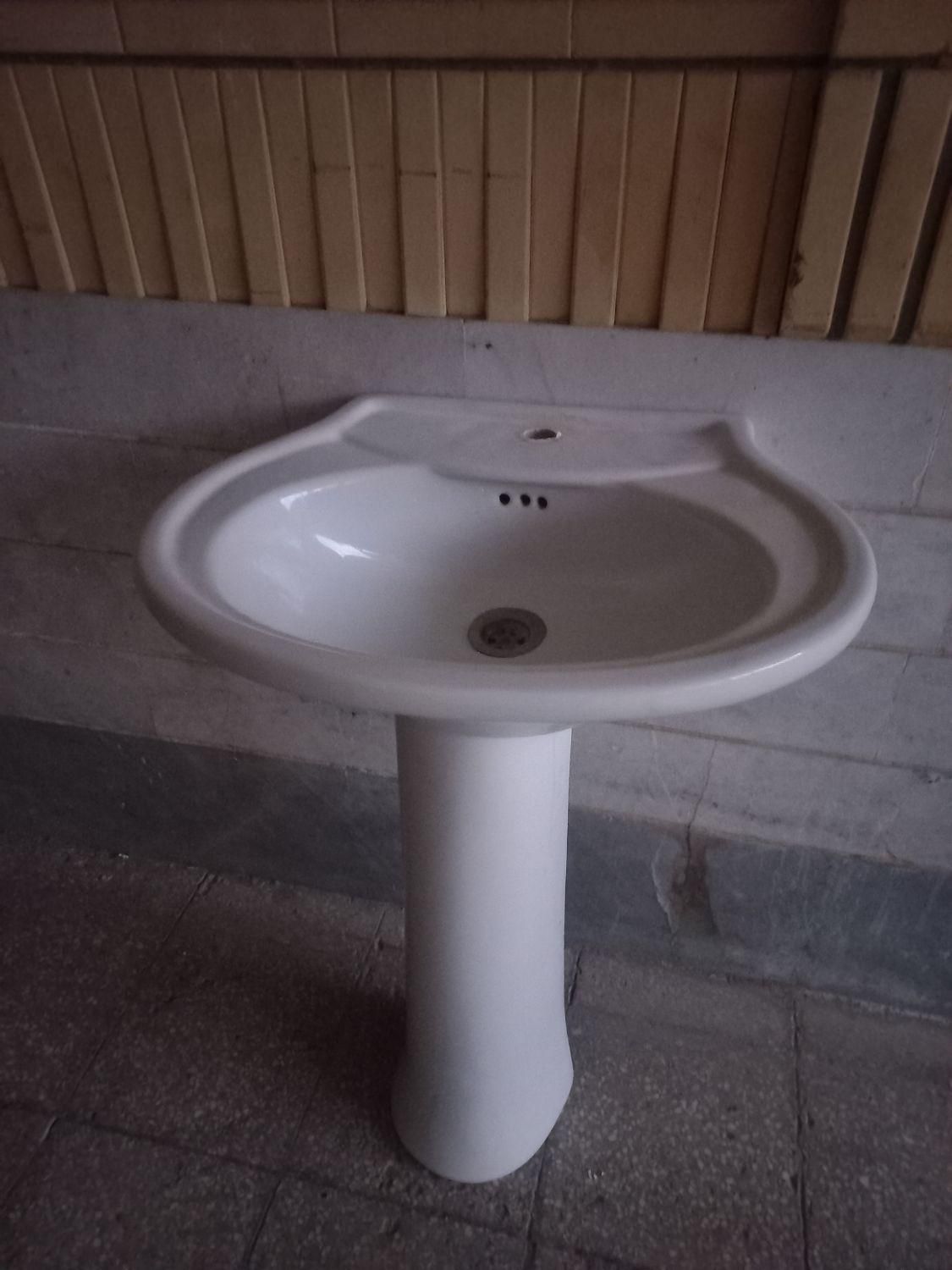 روشویی پایه دار|لوازم سرویس بهداشتی|سمنان, |دیوار