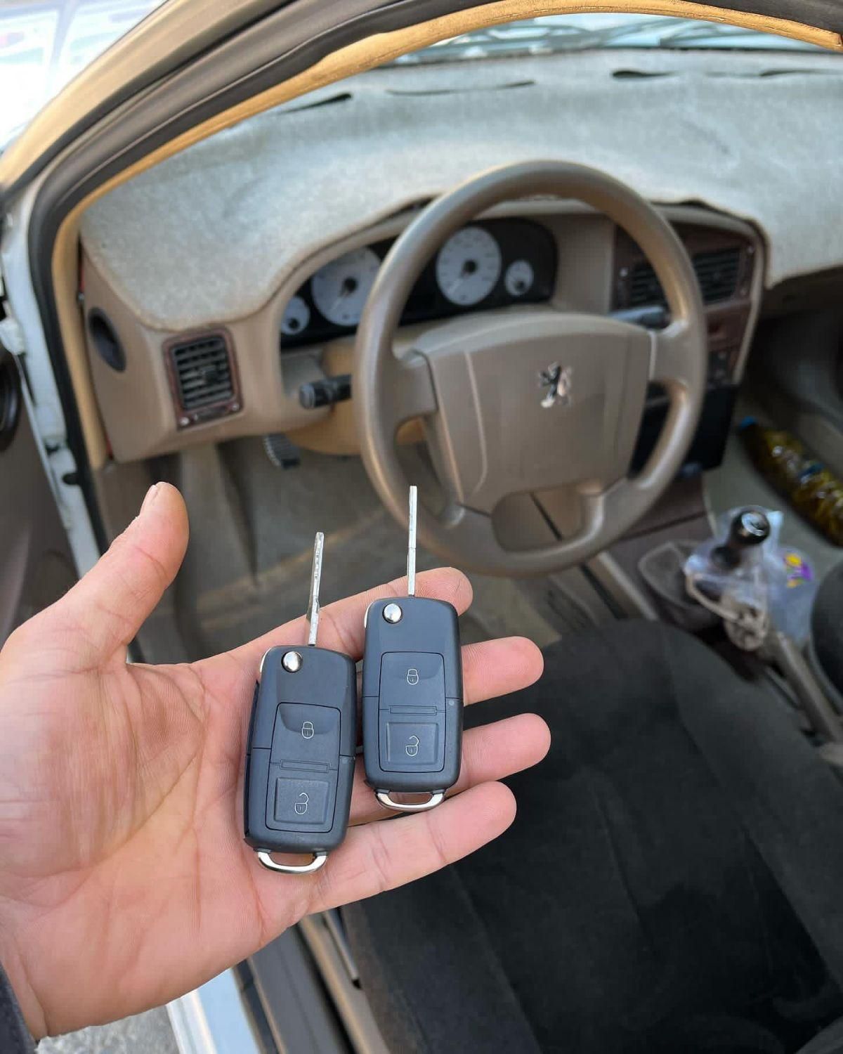 کلیدسازی و تعمیر شیشه بالابر|خدمات پیشه و مهارت|یزد, |دیوار